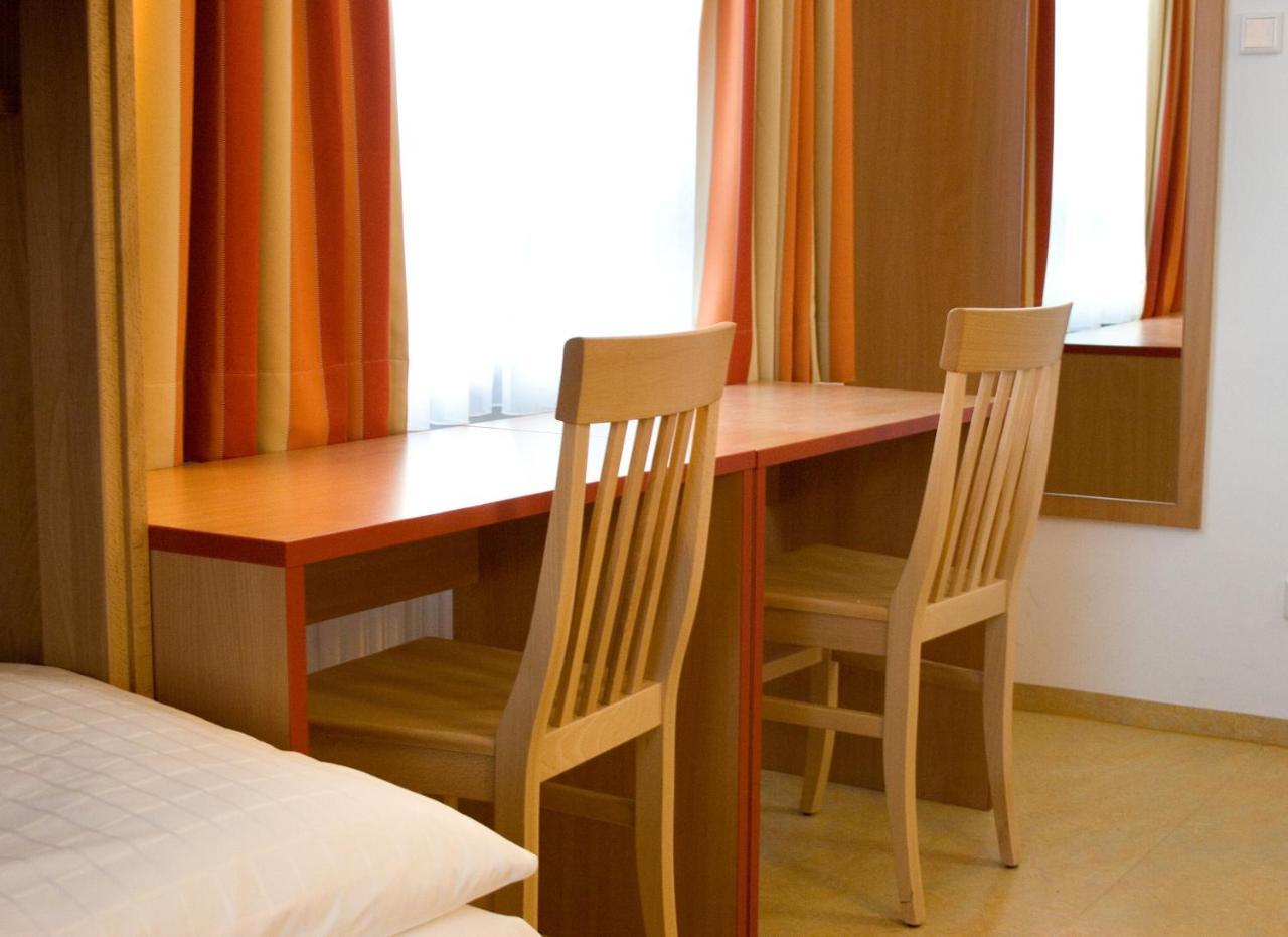 Ausbildungshotel St. Theresia, Munich